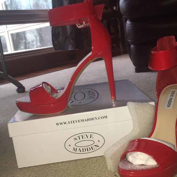 steve madden circuit sandal